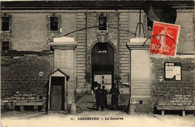 Carte postale ancienne Courbevoie La Caserne France à Courbevoie