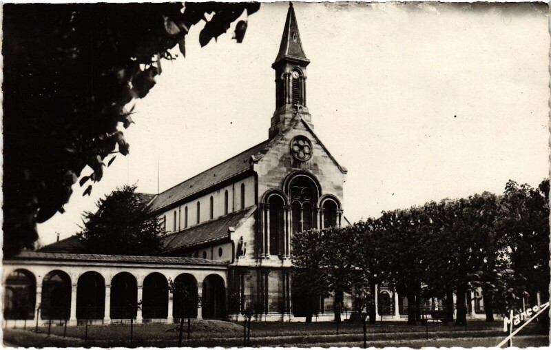 Carte postale ancienne Issy-les-Moulineaux Chapelle des petits menages France à Issy-les-Moulineaux