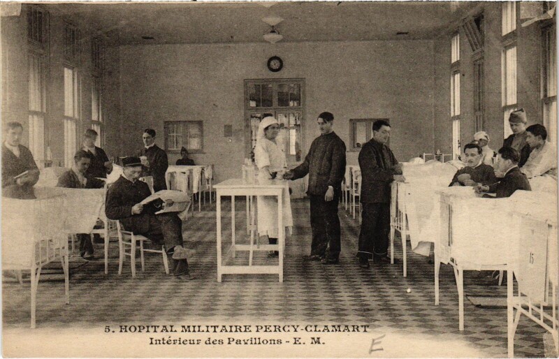 Carte postale ancienne Clamart Interieur des Pavillons France à Clamart