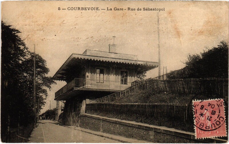 Carte postale ancienne Courbevoie La Gare, Rue de Sebastopol France à Courbevoie