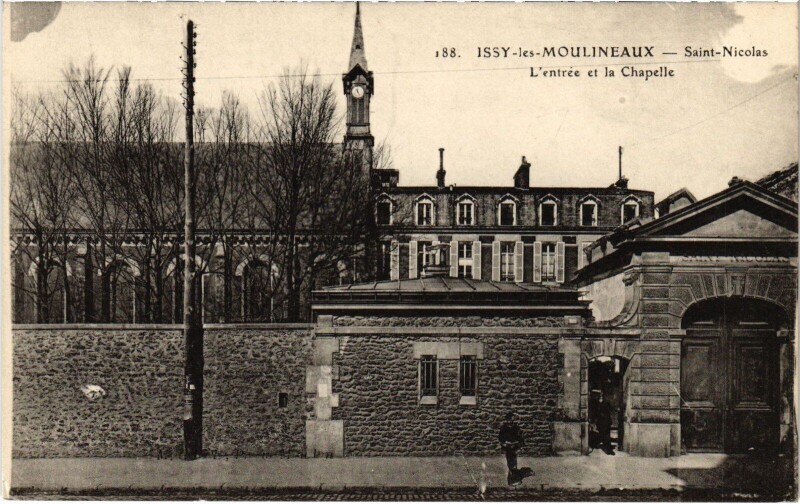 Carte postale ancienne Issy-les-Moulineaux L'Entree et la Chapelle France à Issy-les-Moulineaux