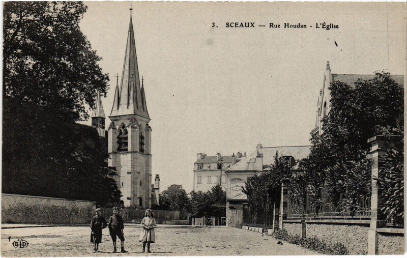 Carte postale ancienne Sceaux Rue Houdan, L'Eglise France à Sceaux
