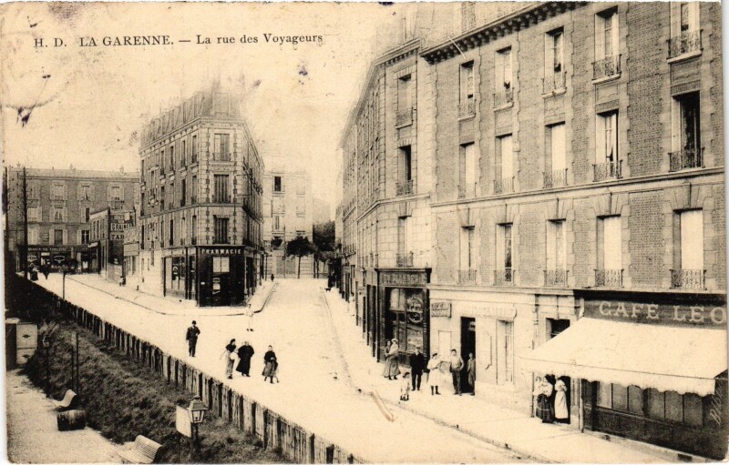 Carte postale ancienne La Garenne La rue des Voyageurs France