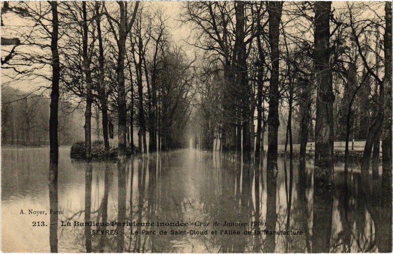Carte postale ancienne Sevres Le Parc de Saint-Cloud France à Saint-Cloud