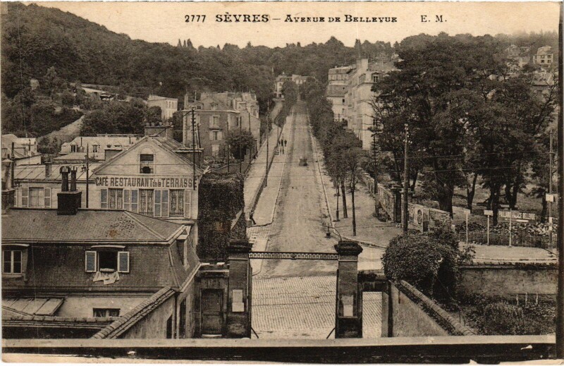 Carte postale ancienne Sevres Avenue de Bellevue France