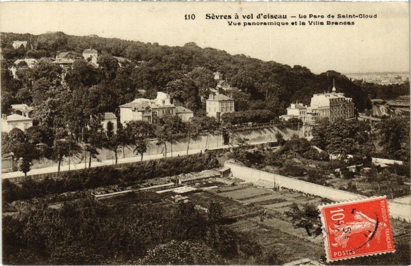 Carte postale ancienne Sevres Vue panoramique et la Villa Braneas France