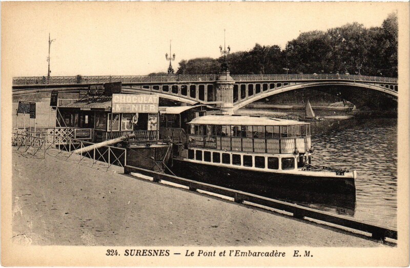 Carte postale ancienne Suresnes Le Pont et l'Embarcadere France à Suresnes