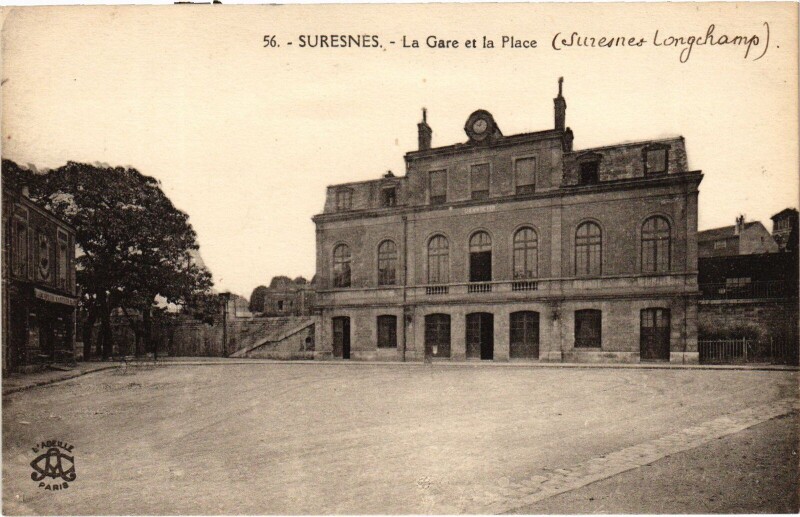 Carte postale ancienne Suresnes La Gare et la Place France à Suresnes