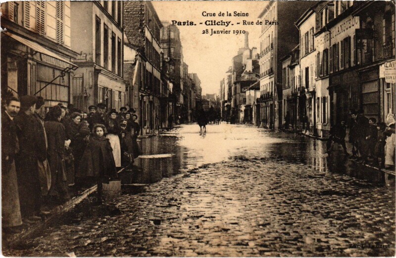 Carte postale ancienne Crue de la Seine - Rue de Paris à Clichy