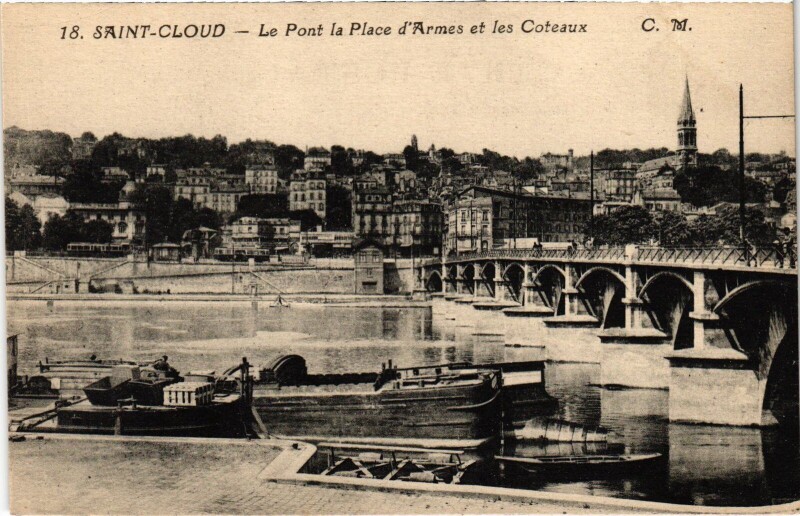 Carte postale ancienne Saint-Cloud Le Pont la Place d'Armes France à Saint-Cloud