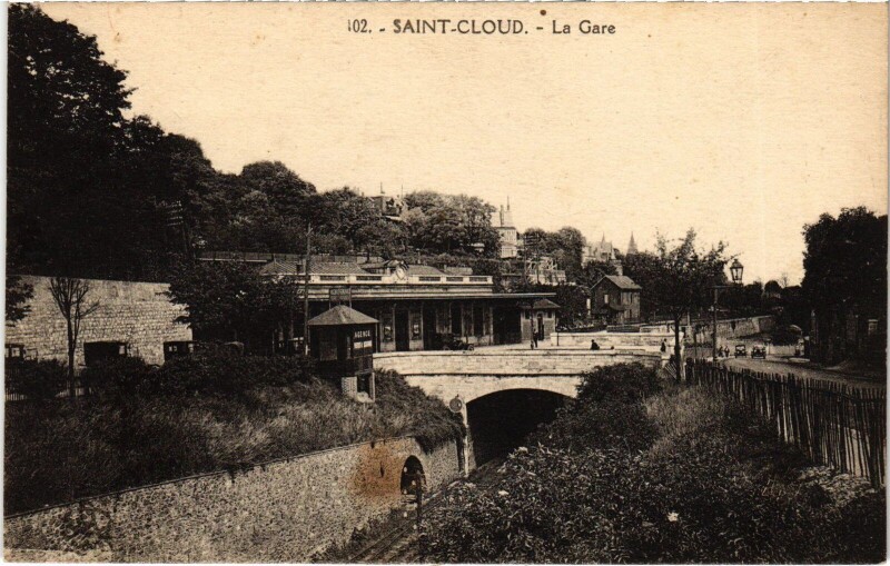 Carte postale ancienne Saint-Cloud La Gare France à Saint-Cloud