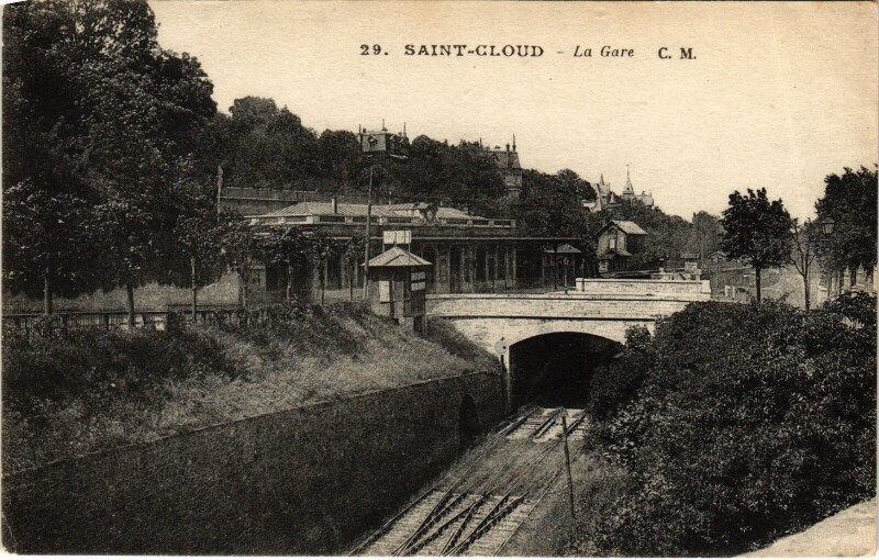 Carte postale ancienne Saint-Cloud La Gare France à Saint-Cloud