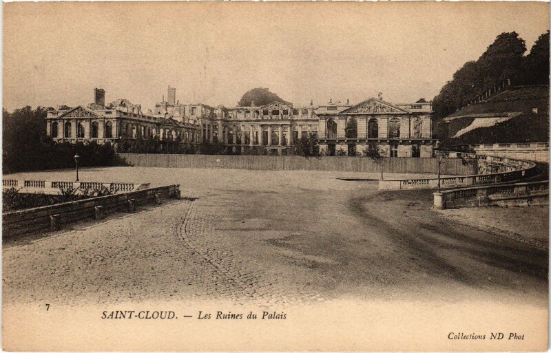 Carte postale ancienne Saint-Cloud Les Ruines du Palais France à Saint-Cloud