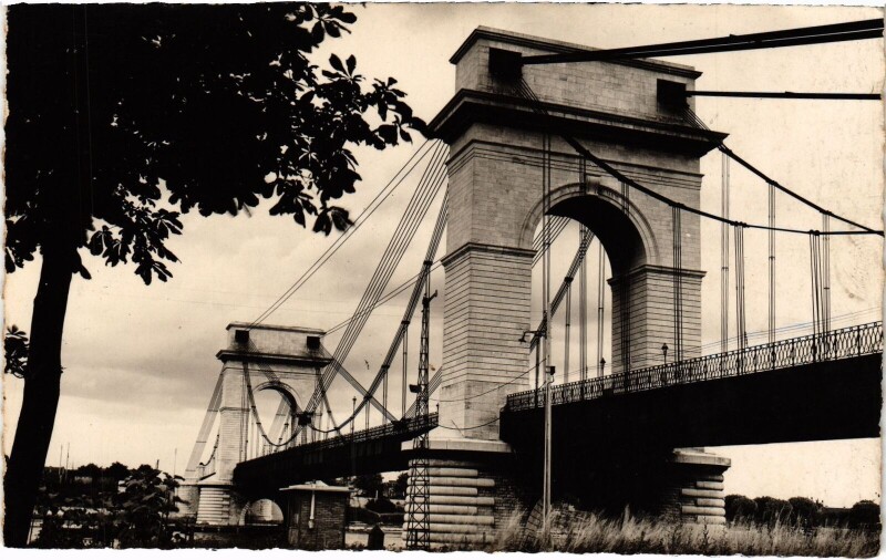 Carte postale ancienne Vitry Le Pont suspendu France