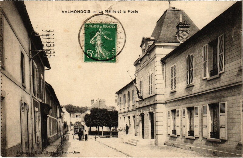 Carte postale ancienne Valmondois La Mairie et la Poste France à Valmondois