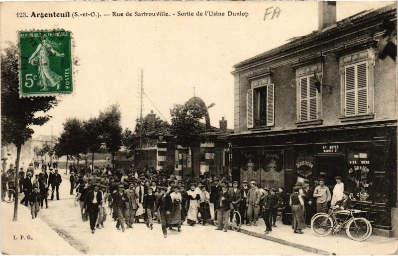 Carte postale ancienne Argenteuil Rue de Sartrouville France à Argenteuil