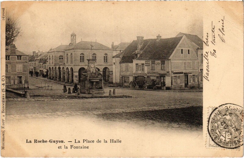 Carte postale ancienne La Roche-Guyon La Place de la Halle et la Fontaine France à La Roche-Guyon