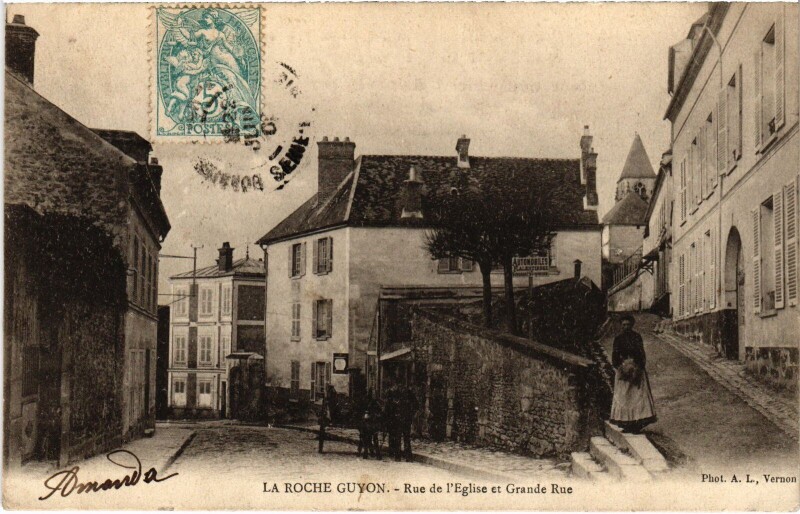 Carte postale ancienne La Roche-Guyon Rue de l'Eglise et Grande Rue France à La Roche-Guyon