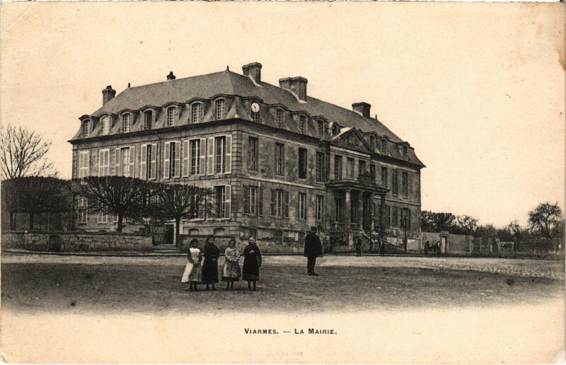 Carte postale ancienne Viarmes La Mairie France à Viarmes