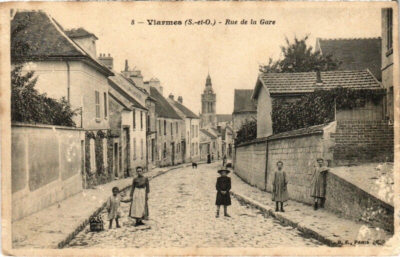 Carte postale ancienne Viarmes Rue de la Gare France à Viarmes