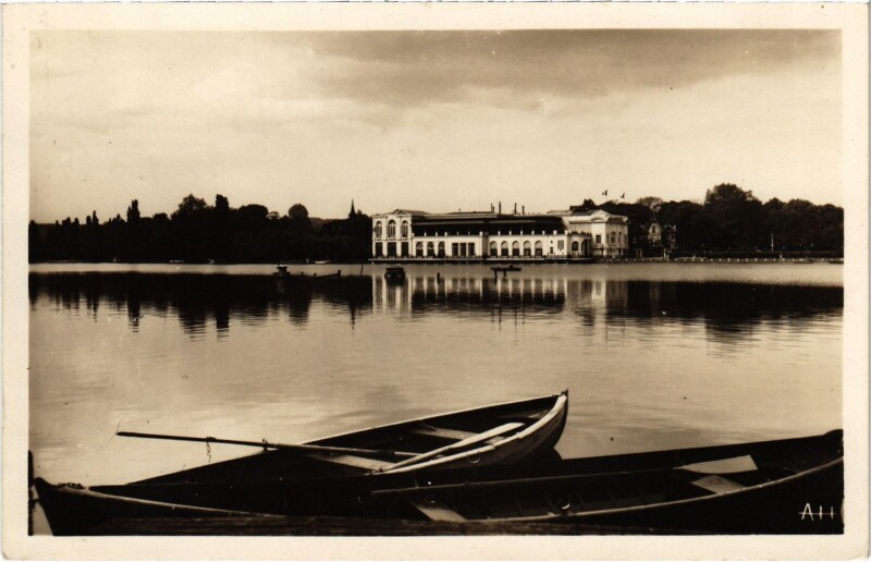 Carte postale ancienne Enghien les Bains Le Lac et le Casino France à Enghien-les-Bains