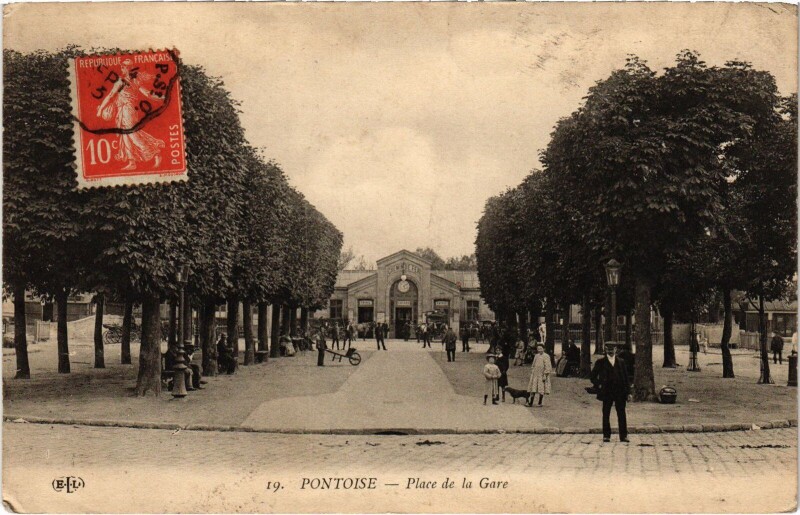 Carte postale ancienne Pontoise Place de la Gare France à Pontoise