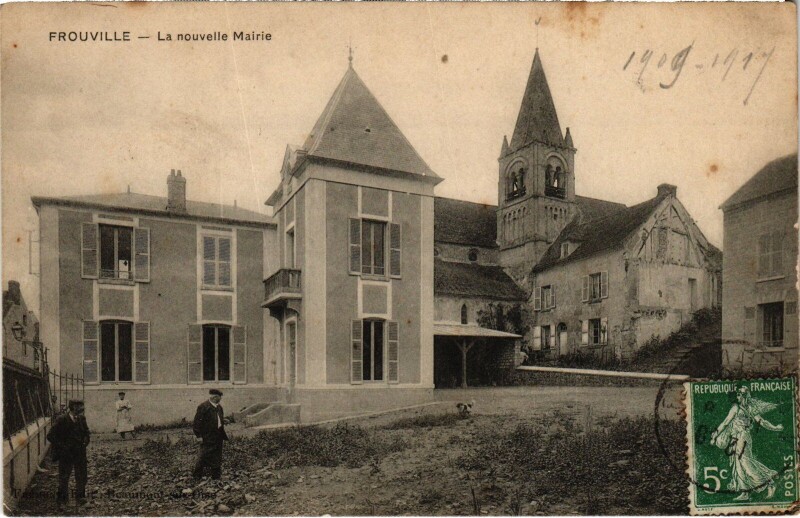 Carte postale ancienne Frouville La nouvelle Mairie France à Frouville