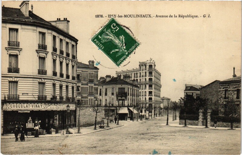 Carte postale ancienne Issy-les-Moulineaux Avenue de la Republique France à Issy-les-Moulineaux