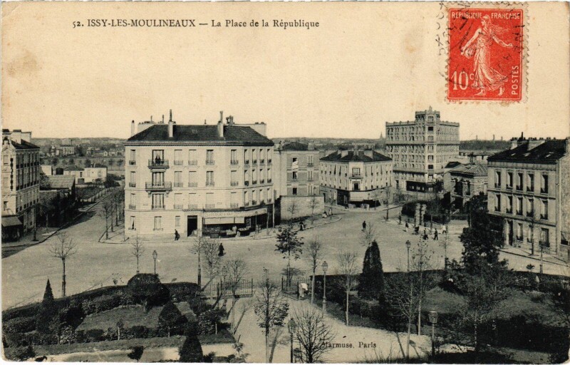 Carte postale ancienne Issy-les-Moulineaux La Place de la Republique France à Issy-les-Moulineaux