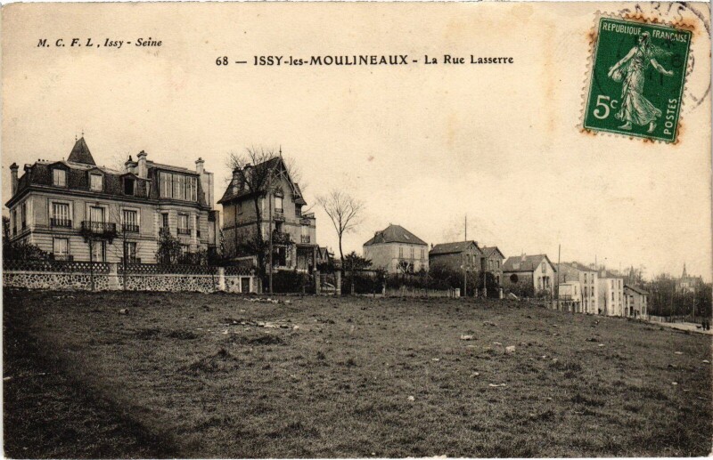 Carte postale ancienne Issy-les-Moulineaux La Rue Lasserre France à Issy-les-Moulineaux