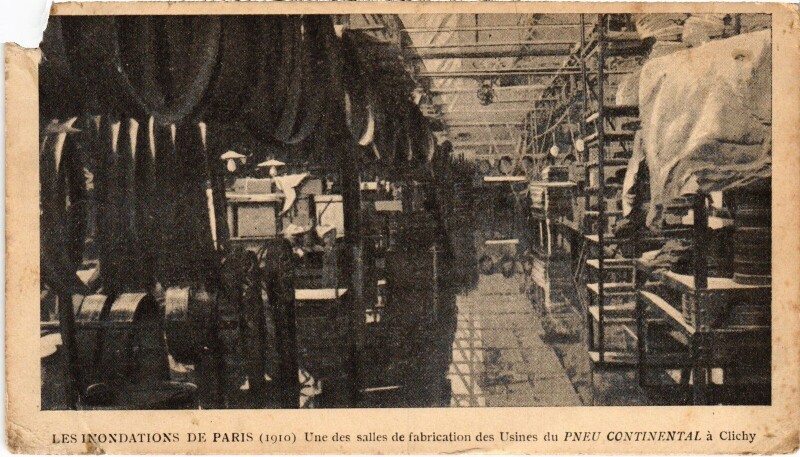 Carte postale ancienne Les inondations de Paris - Une des salles de fabrication des Usines du Pneu Continental à Clichy