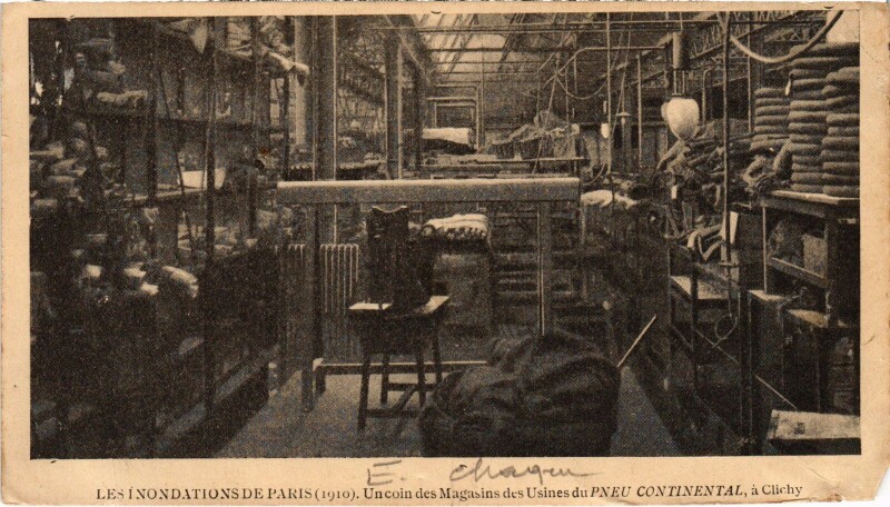 Carte postale ancienne Les inondations de Paris - Un coin des Magasins des Usines du Pneu Continental à Clichy