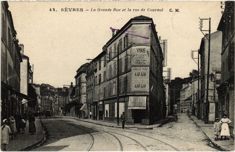 Carte postale ancienne Sevres La Grande Rue et la rue de Cournol France