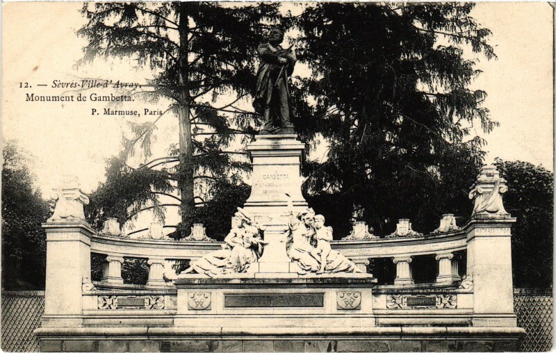 Carte postale ancienne Sevres Monument de Gambetta France