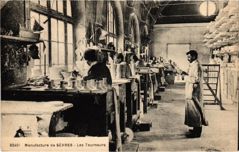 Carte postale ancienne Sevres Les Tourneurs France