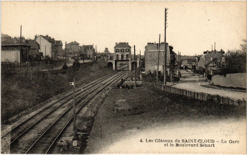 Carte postale ancienne Saint-Cloud Les Coteaux, La Gare et le Blvrd Senart France à Saint-Cloud