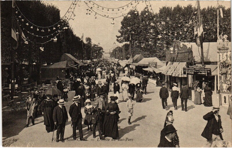 Carte postale ancienne Saint-Cloud L'Allee du Bas-Parc France à Saint-Cloud