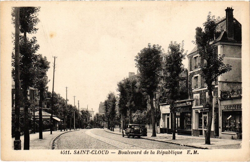 Carte postale ancienne Saint-Cloud Boulevard de la Republique France à Saint-Cloud