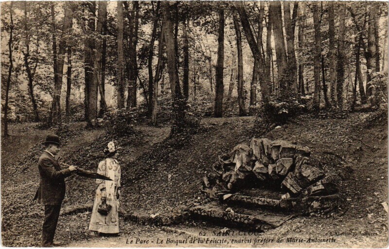 Carte postale ancienne Saint-Cloud Le Parc, Le Bosquet de la Felicite France à Saint-Cloud