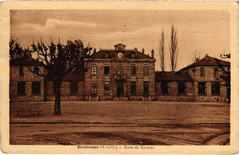 Carte postale ancienne Eaubonne Ecole de Garcons France à Eaubonne