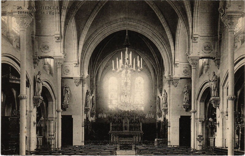 Carte postale ancienne Enghien les Bains Interieur de l'Eglise France à Enghien-les-Bains