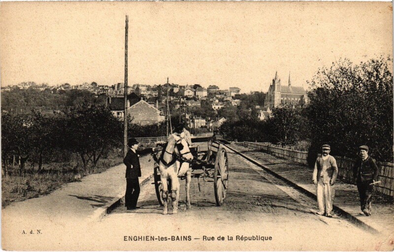 Carte postale ancienne Enghien les Bains Rue de la Republique France à Enghien-les-Bains