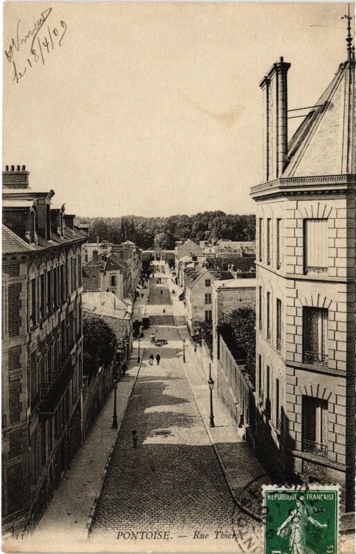Carte postale ancienne Pontoise Rue Thiers France à Pontoise