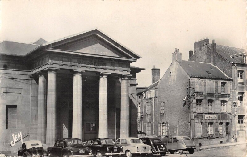 Carte postale ancienne Avesnes Sur Helpe Le Palais De Justice à Avesnes-sur-Helpe