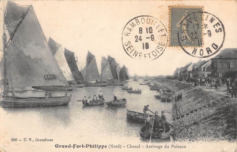 Carte postale ancienne Grand Fort Philippe Chenal Arrivage Du Poisson à Grand-Fort-Philippe