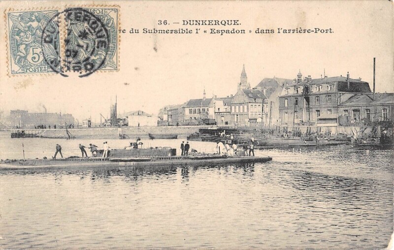 Carte postale ancienne Dunkerque Submersible L'Espadon Dans L'Arriere Port à Dunkerque