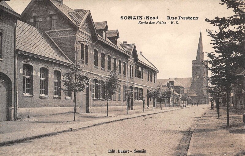 Carte postale ancienne Somain Rue Pasteur Ecole Des Filles à Somain