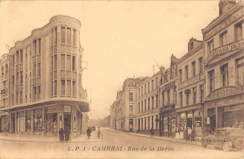 Carte postale ancienne Cambrai Rue De La Herse à Cambrai