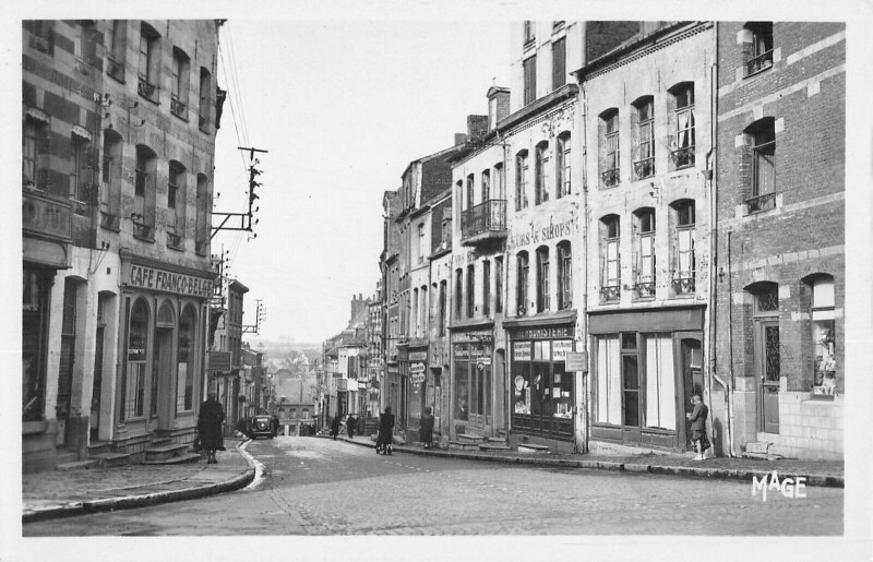 Carte postale ancienne Avesnes Rue Leo Lagrange à Esnes