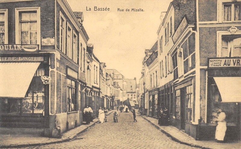 Carte postale ancienne La Bassee Rue De Mizelle